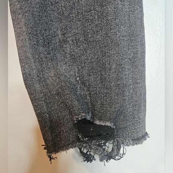 ❤️Joe's  Jean Size 8 Distressed Cut-off 🩷 - Picture 4 of 11